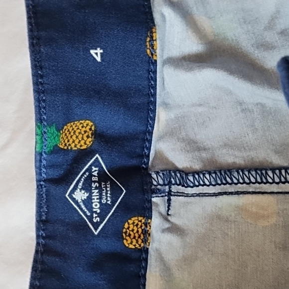 St. John's Bay Pineapple Cuffed Chino Shorts Sz4 - Picture 6 of 6